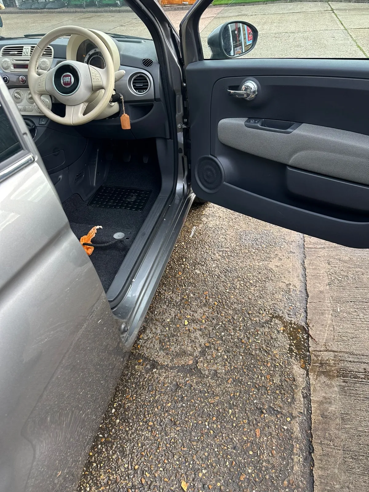 Fiat 500 carpets and door cards after a valet